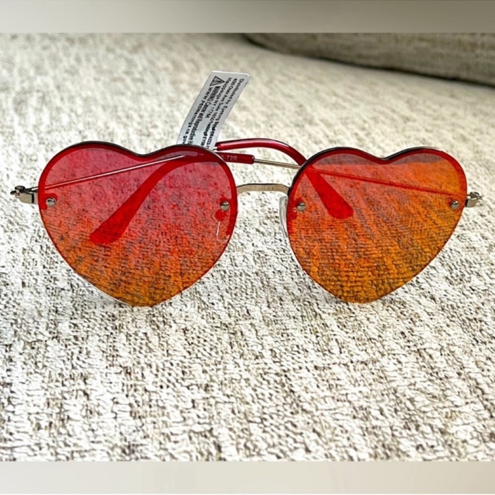 Heart Shaped Sunglasses 🌞 NWT